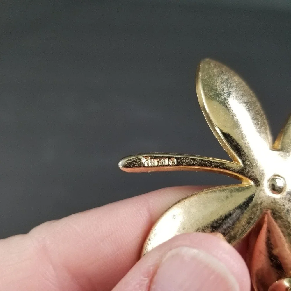 Vintage Trifari Gold Tone Textured Five Petal‎ Flower Brooch Pin Botanical MCM